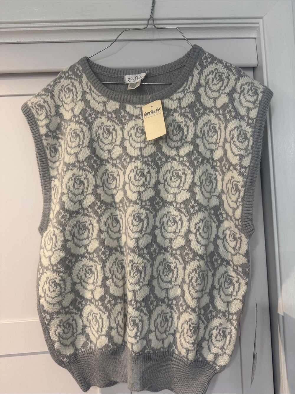 Vintage sweater vest Rose Pattern Knit Sweater Vest - Gray & Cream